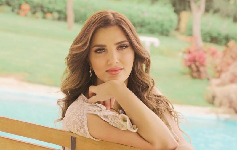 اللبنانية منال نعمة تحكي تجربة حياتها في مصر بأغنية ”أم الدنيا”