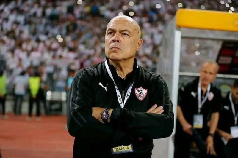 السويسري كريستيان جروس المدير الفني للفريق الأول لكرة القدم بنادي الزمالك