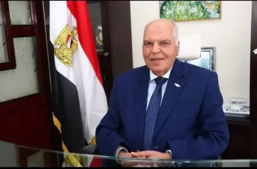 خلف الزناتى نقيب المعلمين ورئيس اتحاد المعلمين العرب يهنئ عمال مصر