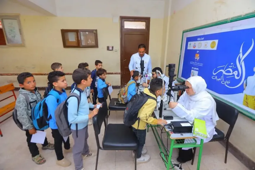 مبادرة ”لمصر... نبني أجيال”  للكشف على طلاب المدارس من مؤسسة البنك التجاري الدولي وصناع الخير