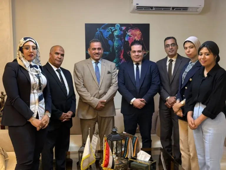 وفد نقابة محامي جنوب الجيزة يزور شركة التميز للمحاماة ويبحث سبل التعاون المشترك