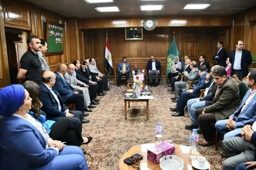 وزير الشباب والرياضة ومحافظ القليوبية يجتمعان مع نواب البرلمان لبحث تطوير القطاع الشبابي والرياضي بالمحافظة
