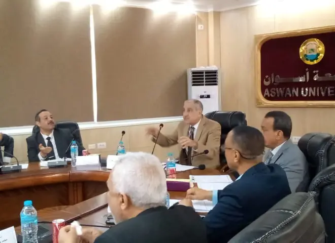 مجلس جامعة أسوان يناقش مستجدات التعليم ويدعم المبادرات الرئاسية ويؤكد علي اعلان النتائج مبكرا