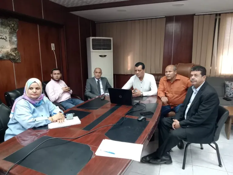 مدير تعليم سوهاج يتابع انتظام امتحانات الشهاده الاعداديه بغرفه العمليات المركزية