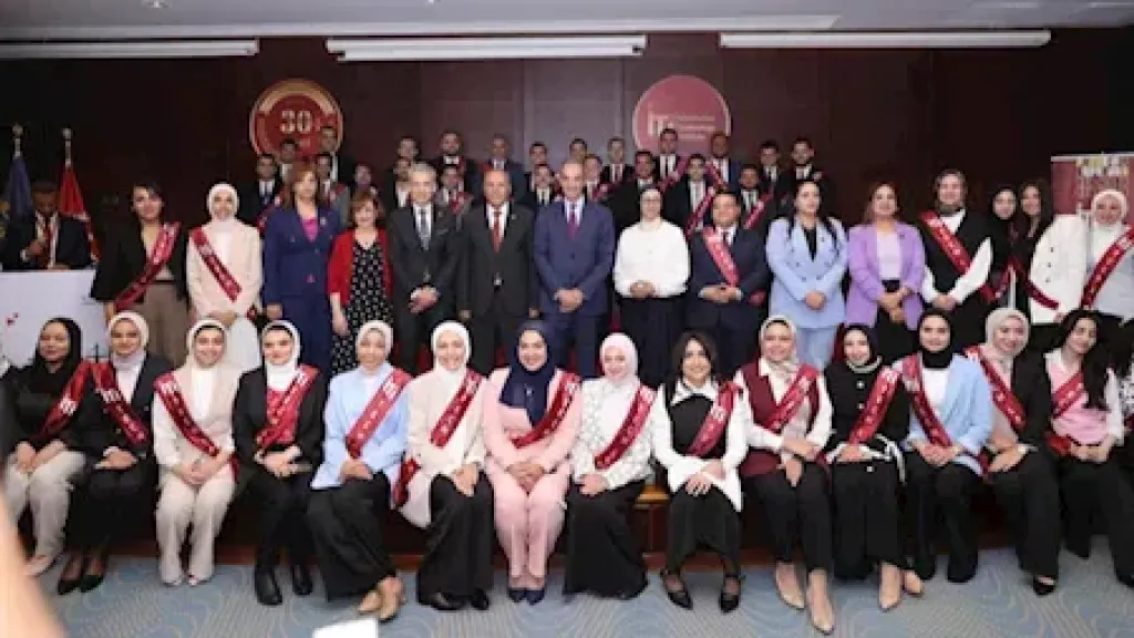 وزير الاتصالات يشهد تخرّج أول دفعة من برنامج ”القانون والتكنولوجيا”