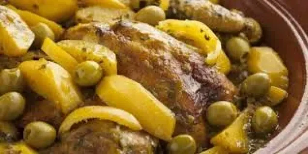 على الطريقة المغربية.. طاجن الدجاج بالزيتون والليمون المخلل