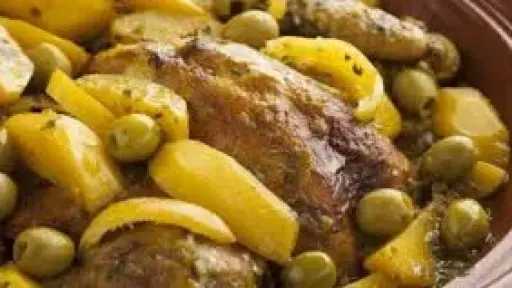 على الطريقة المغربية.. طاجن الدجاج بالزيتون والليمون المخلل