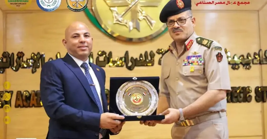 المهندس هيثم حسين يُكرم مدير الأكاديمية العسكرية للدراسات العليا والاستراتيجية
