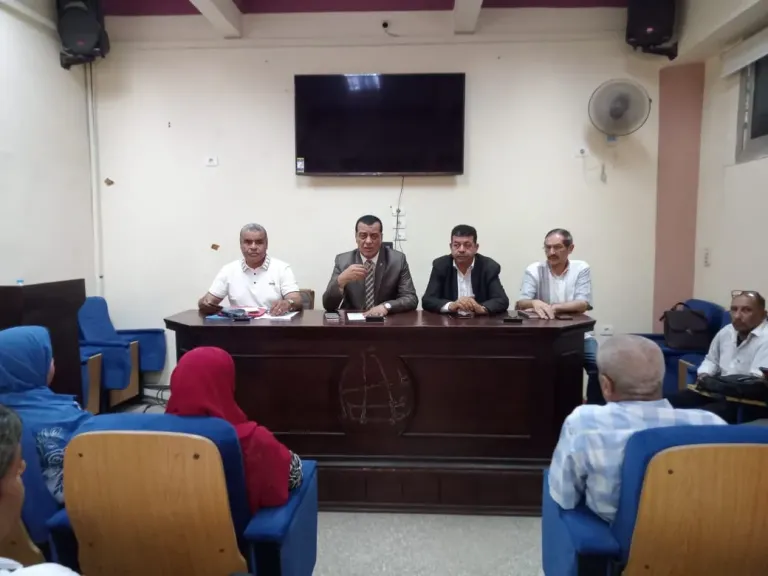 برامج تدريبية لمعلمى المرحلة الابتدائية بسوهاج على المنهج المطور الجديد لماده اللغه العربيه
