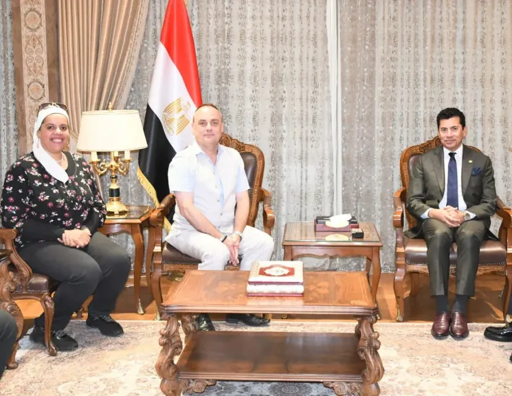 *لبحث التعاون المشترك ...*  *وزير الشباب يلتقي الممثل المقيم لصندوق الأمم المتحدة للسكان في مصر*