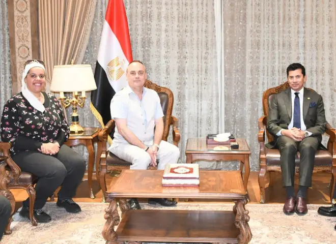 *لبحث التعاون المشترك ...*  *وزير الشباب يلتقي الممثل المقيم لصندوق الأمم المتحدة للسكان في مصر*