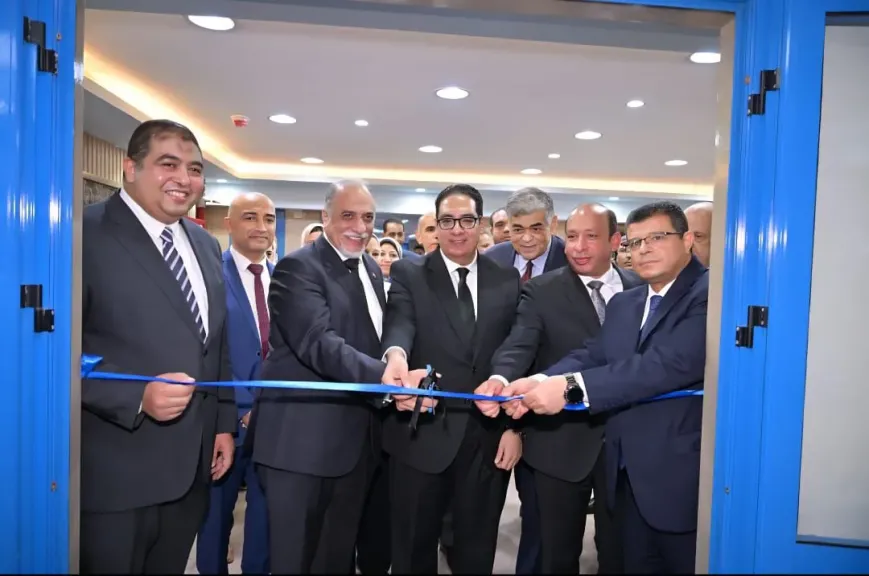 رئيس جامعة القاهرة يفتتح تجديد وحدة الغسيل البريتوني بمستشفى أبو الريش المنيرة بحضور قيادات برلمانية وأكاديمية بارزة
