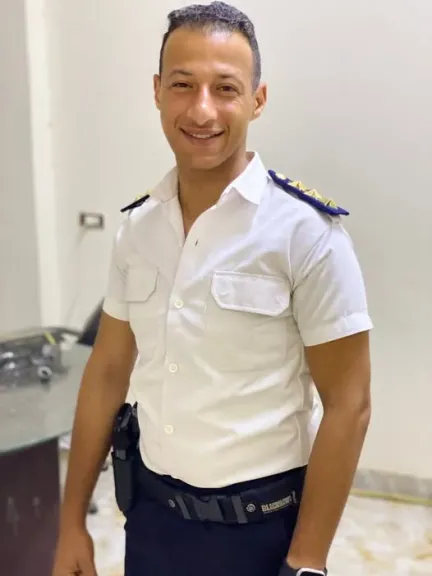 عمرو أشرف يهنئ النقيب أحمد حامد لترقيه نقيب
