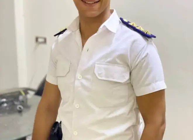 عمرو أشرف يهنئ النقيب أحمد حامد لترقيه نقيب