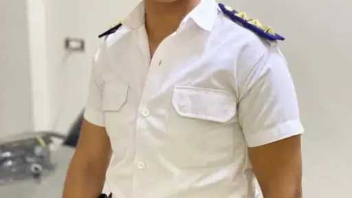 عمرو أشرف يهنئ النقيب أحمد حامد لترقيه نقيب