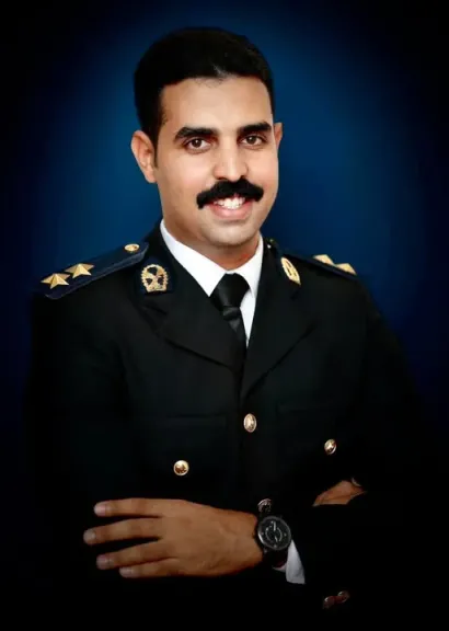 السيد أبوعقيل يهنئ ملازم اول محمد ايوعقيل لترقيته