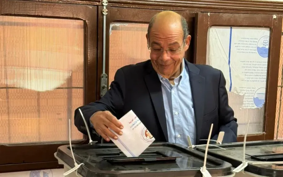 شردي يُدلي بصوته في اليوم الثاني من انتخابات الشيوخ