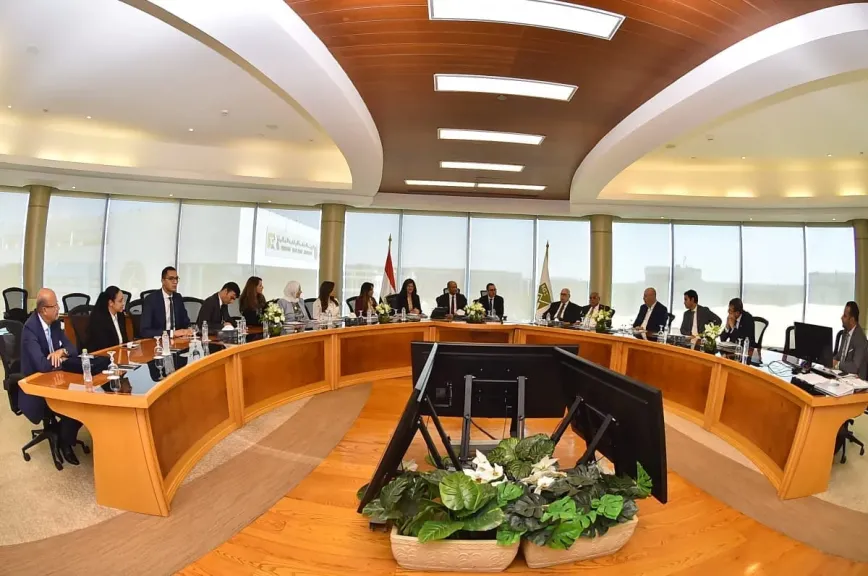 وزير الاستثمار والتجارة الخارجية يفتتح ﺟﻠﺴـﺔ ﺍﻟﺘﺪﺍﻭﻝ ﺑﻤﻨﺎﺳـﺒﺔ ﺑﺪء ﺍﺟﺘﻤﺎﻋﺎﺕ ﻣﺠﻠﺲ ﺇﺩﺍﺭﺓ ﺍﻟﺒﻮﺭﺻﺔ ﺍﻟﻤﺼﺮﻳﺔ ﻓﻲ ﺩﻭﺭﺗﻪ ﺍﻟﺠﺪﻳﺪﺓ