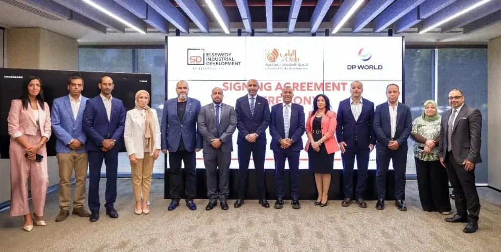 باستثمارات 1.42 مليار جنيه ”دي بي ورلد” توقع اتفاقية مع ”السويدي للتنمية الصناعية” لإنشاء منشأة للتخزين المبرد