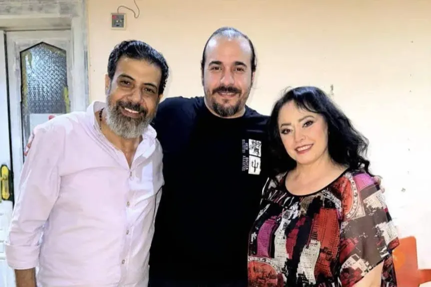 هند عاكف ومحمد يوركا بالبروفات الأخيرة لمسرحية عجب العجاب