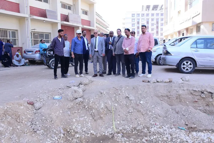رئيس جامعة سوهاج يتابع الأعمال الإنشائية الجارية بالموقع العام لمستشفى الجراحات التخصصية رئيس جامعة سوهاج يتابع الأعمال الإنشائية الجارية بالموقع العام لمستشفى الجراحات التخصصية