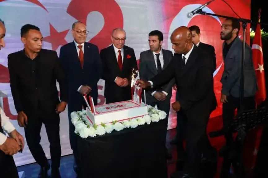 في الذكرى المئوية لتأسيس العلاقات الدبلوماسية بين تركيا ومصر، احتفلت السفارة التركية في القاهرة بالذكرى الثانية بعد المئة لتأسيس الجمهورية التركية.