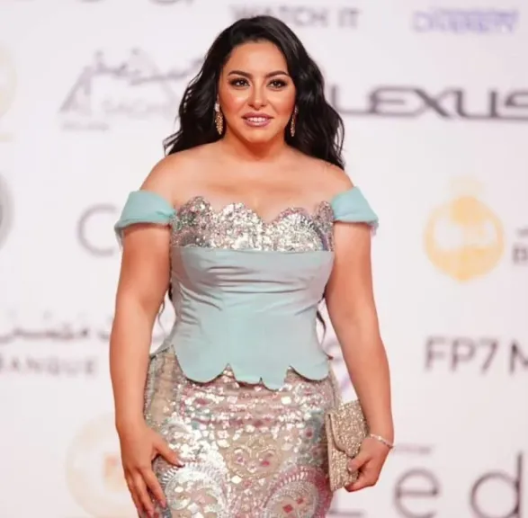 الهام عبد البديع تتألق على السجادة الحمراء بعد غياب طويل بمهرجان القاهرة السينمائي الـ46