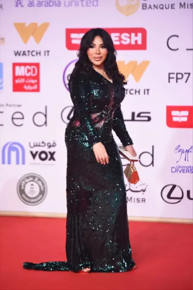 غادة إبراهيم تخطف الأنظار بإطلالة ملكية بتوقيع بهيج حسين في ختام مهرجان القاهرة السينمائي الدولي