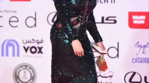 غادة إبراهيم تخطف الأنظار بإطلالة ملكية بتوقيع بهيج حسين في ختام مهرجان القاهرة السينمائي الدولي