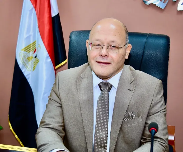 رئيس جامعة سوهاج يقرر صرف 2000 جنيه مكافأة لجميع العاملين تقديراً لجهودهم المتميزة وغير المعتادة