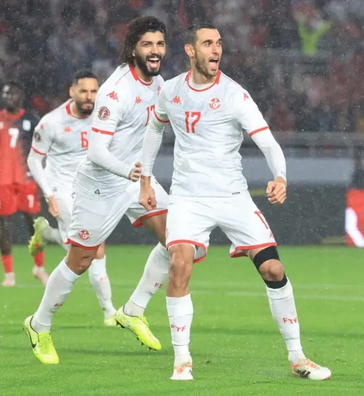 نسور قرطاج يفتتحون المشوار بقوة ويتصدرون المجموعة الثالثة.