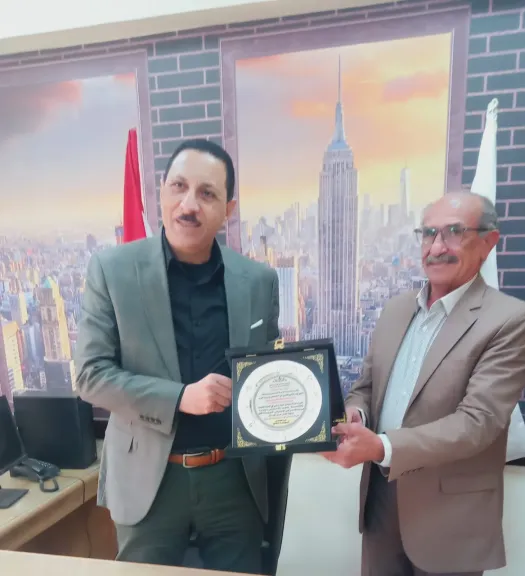 نقيب معلمين سمسطا يكرم مدير عام إدارة سمسطا التعليمية