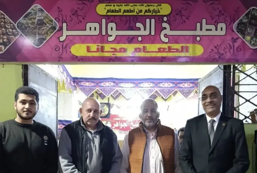 رئيس حي العمرانية وإيهاب منصور يكسران الحواجز.. دعم مباشر لـ500 أسرة في مشهد إنساني مهيب