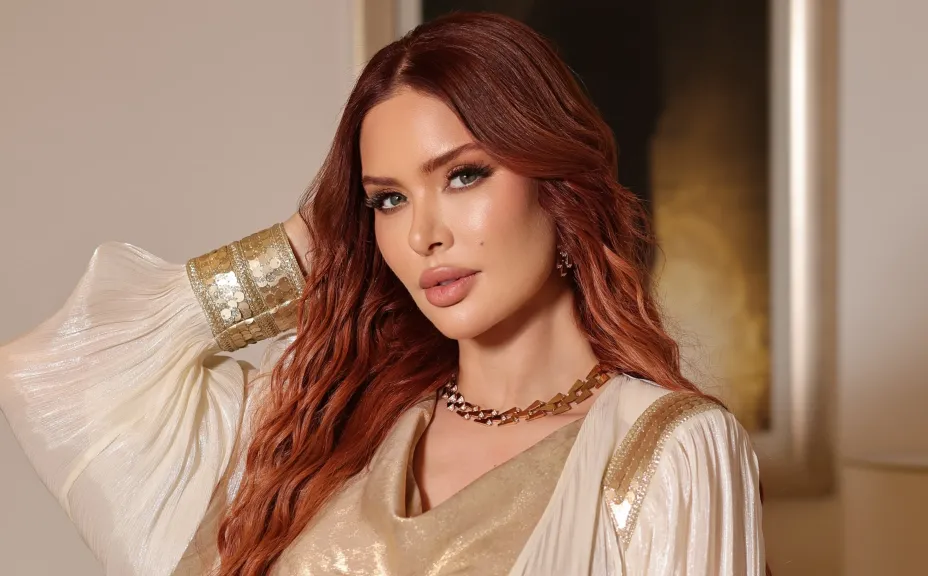 الفنانة عائشة عثمان تهدي الإمارات أغنية وطنية