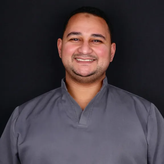 افضل دكتور اسنان في المنصورة وأحدث تقنيات زراعة وجراحة الفم