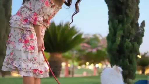 بالصور ..... دوللي شاهين تنشر جلسة تصوير مع كلبها”فرج” بعد أزمة كلاب الشوارع
