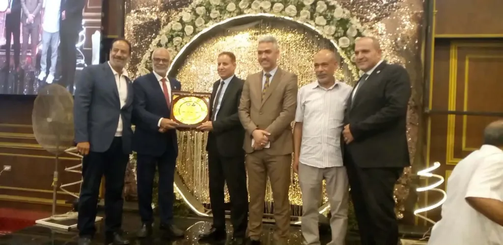 بالصور .. القيادات النقابية بشركة غاز مصر تكرم الزميل عبداللاه رضوان
